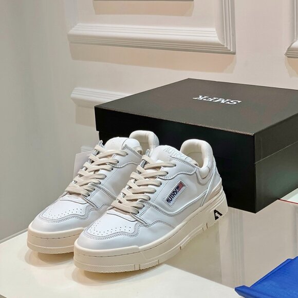 Autry Other - Autry Medalist Low-Top Leather Sneakers